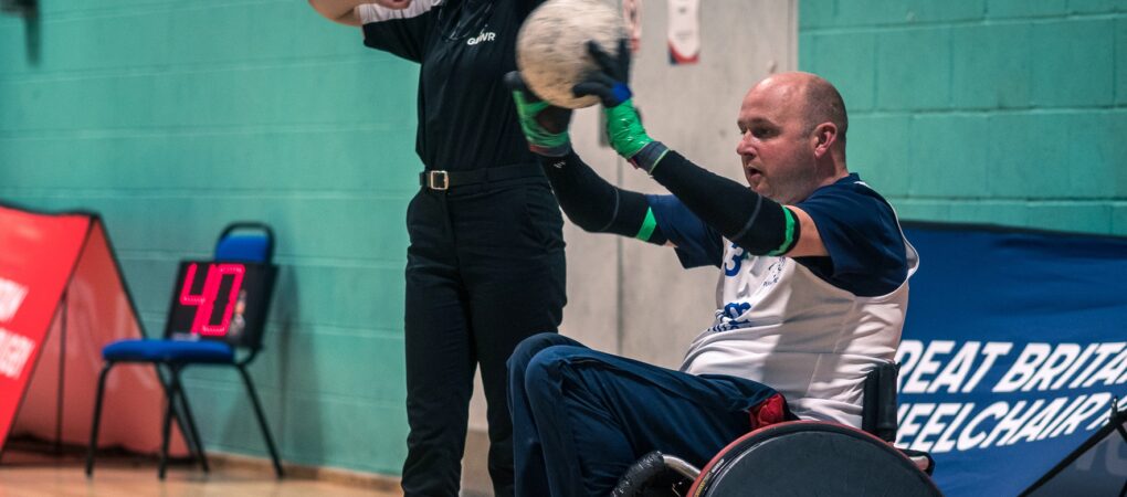 Penrith Pumas player ready to throw the ball onto court
